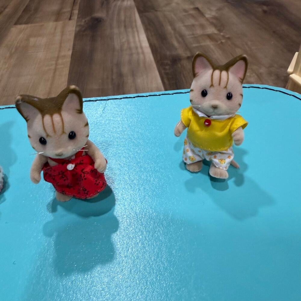 Calico Critters Stripe Cat Family Lot of 3 Sylvanian Families Flocked Figures - Picture 3 of 4